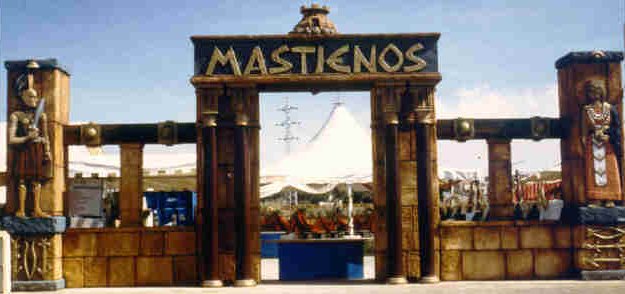 Portada del campamento mastieno